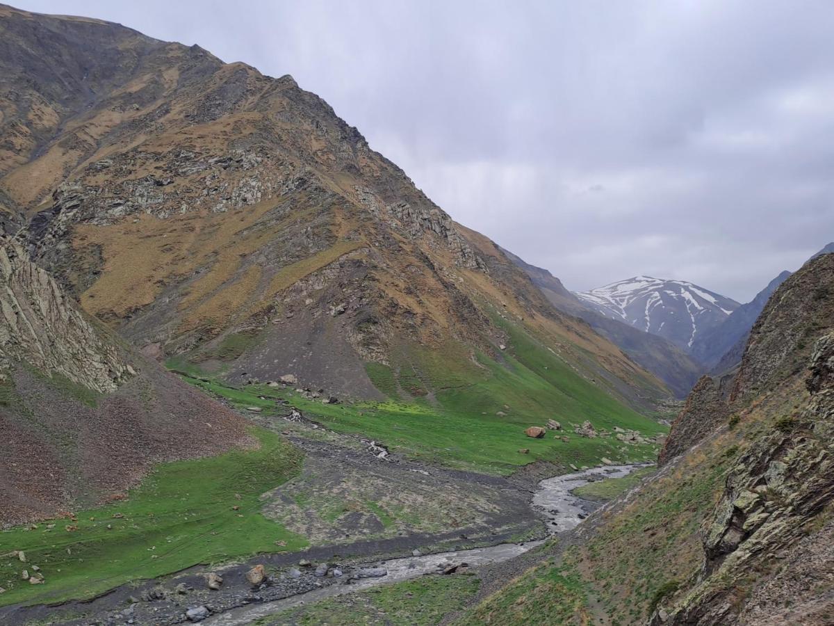 Xinaliq Khinalig Izzet'S Riverside Home Stay Kültér fotó