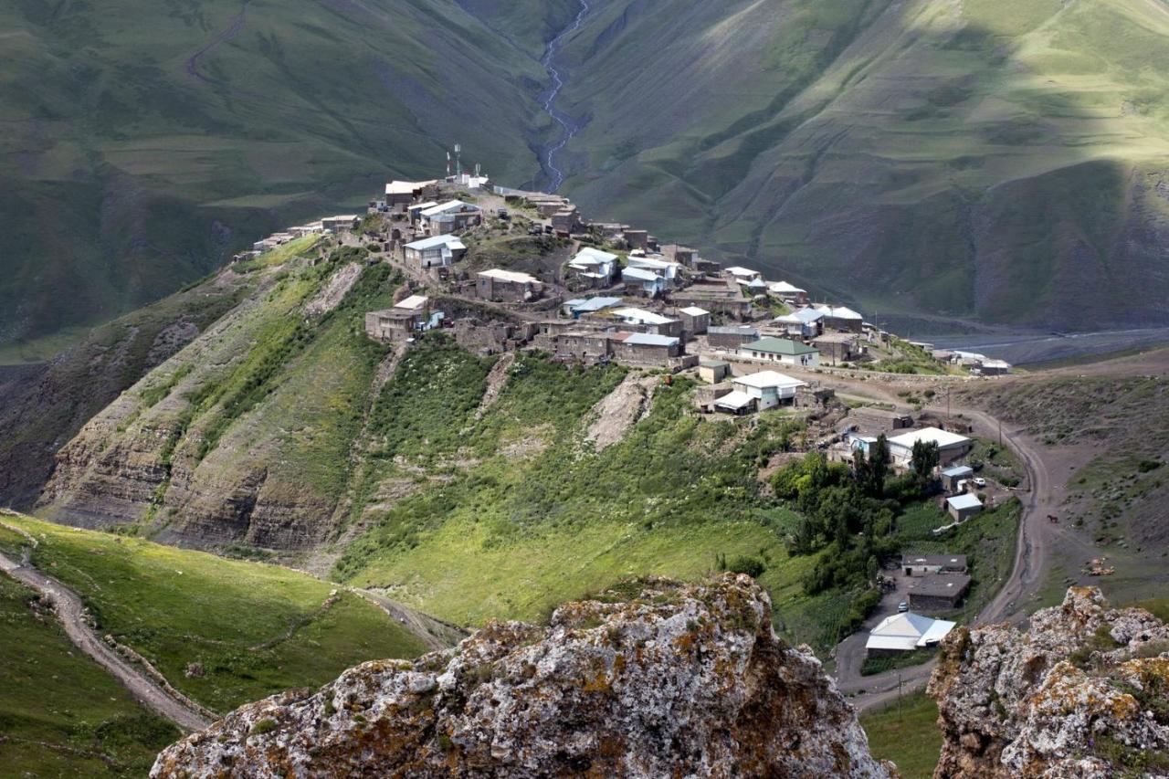 Xinaliq Khinalig Izzet'S Riverside Home Stay Kültér fotó
