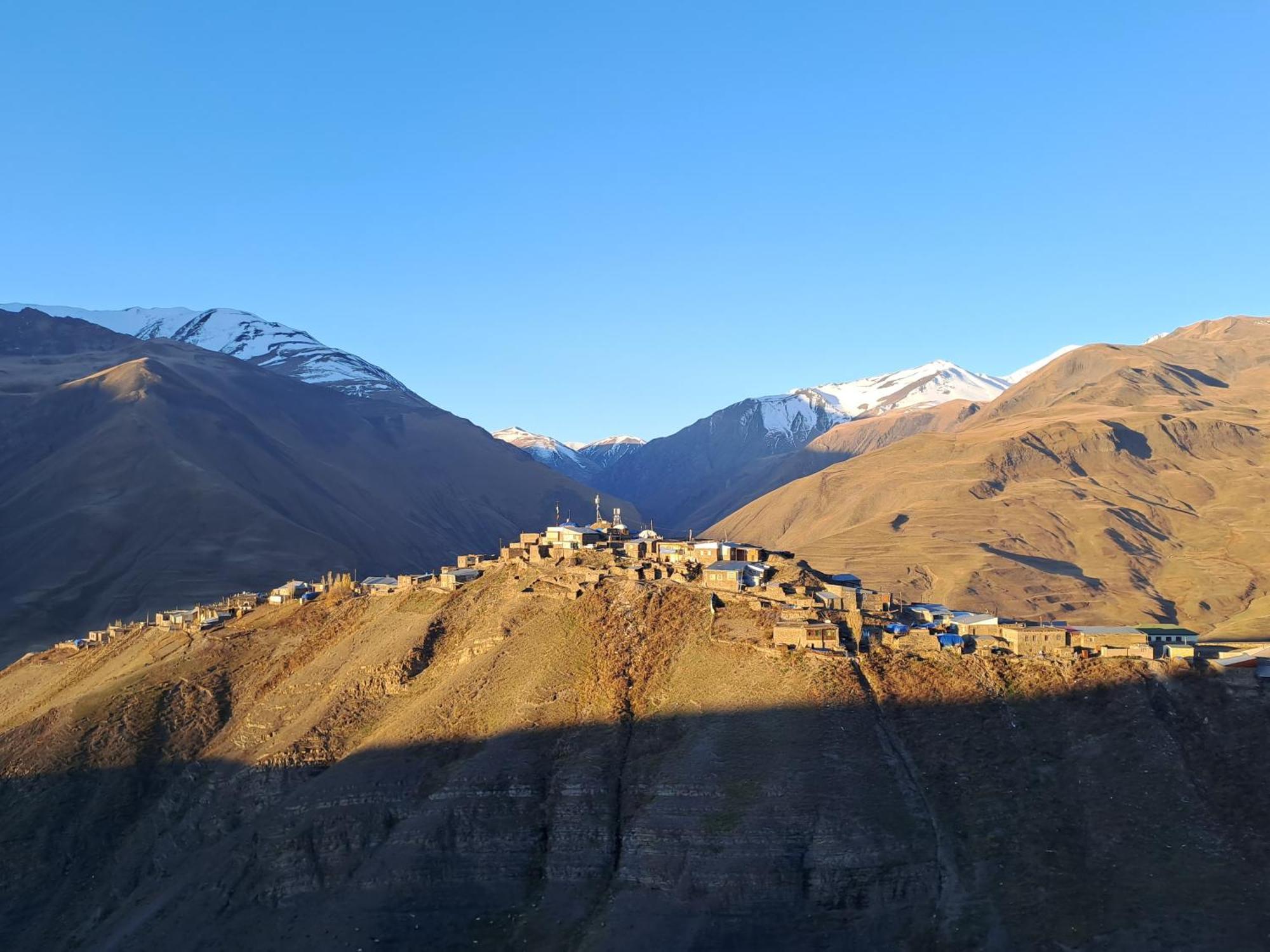 Xinaliq Khinalig Izzet'S Riverside Home Stay Kültér fotó