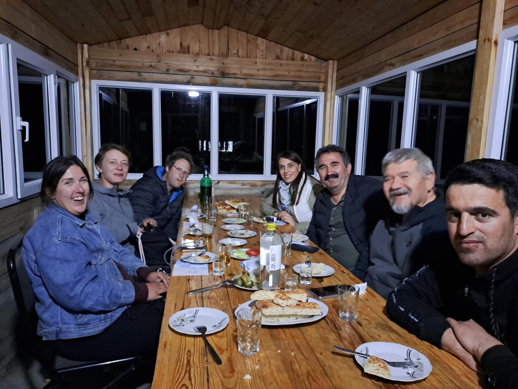 Xinaliq Khinalig Izzet'S Riverside Home Stay Kültér fotó