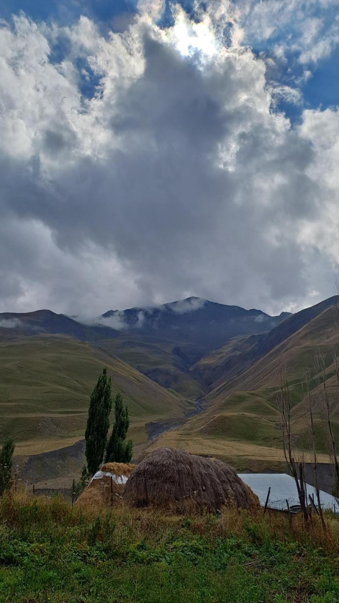 Xinaliq Khinalig Izzet'S Riverside Home Stay Kültér fotó