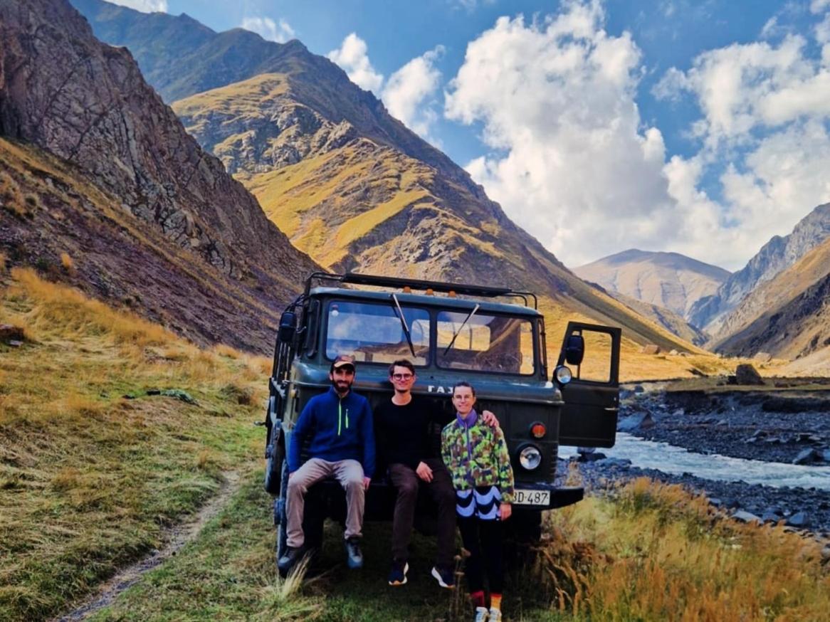 Xinaliq Khinalig Izzet'S Riverside Home Stay Kültér fotó