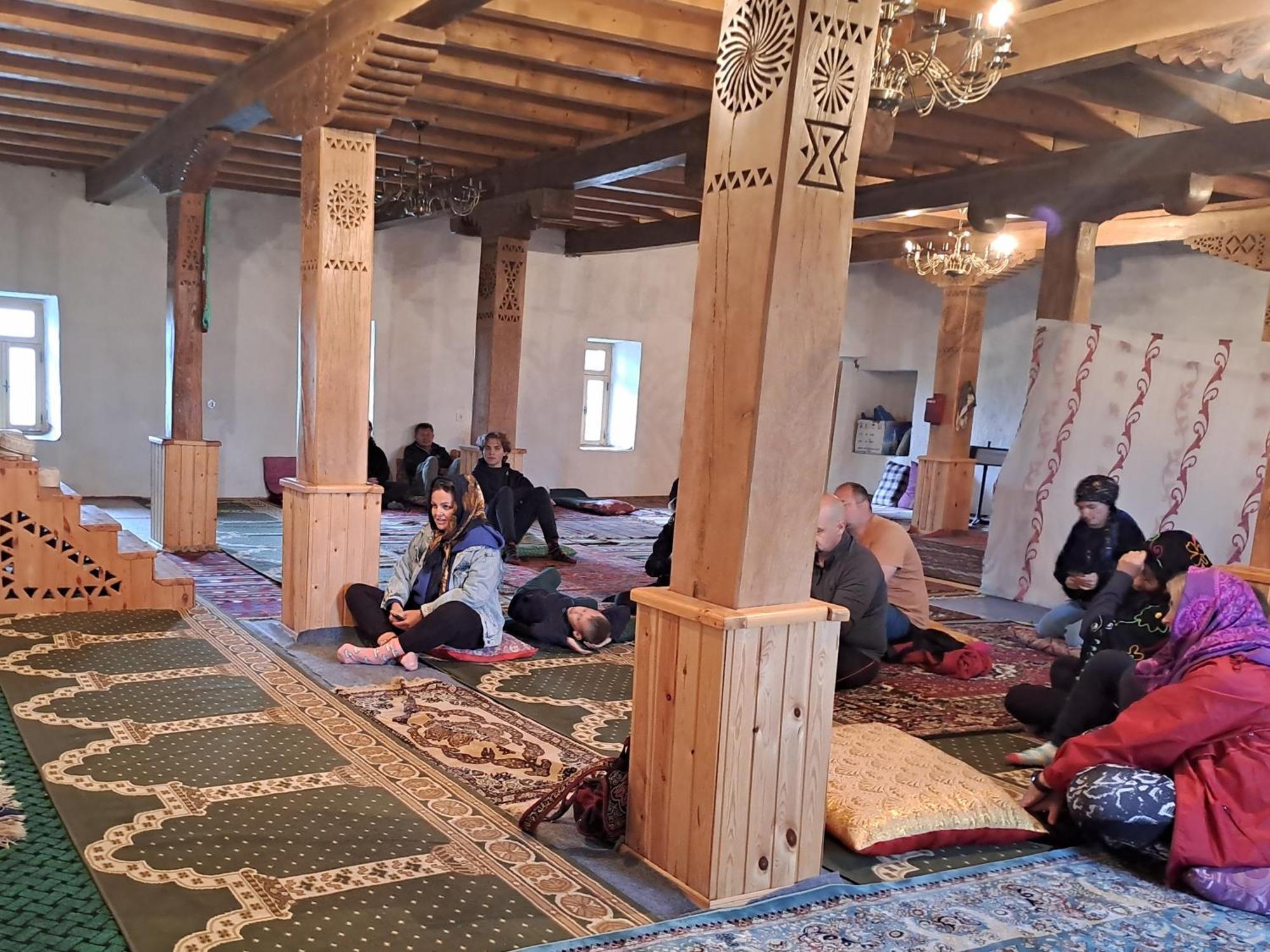 Xinaliq Khinalig Izzet'S Riverside Home Stay Kültér fotó
