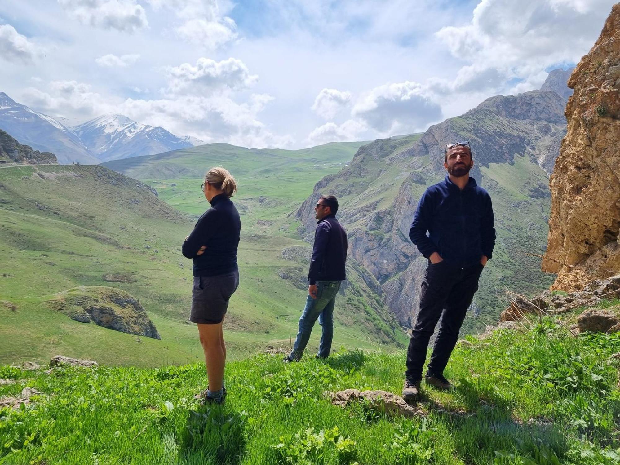 Xinaliq Khinalig Izzet'S Riverside Home Stay Kültér fotó